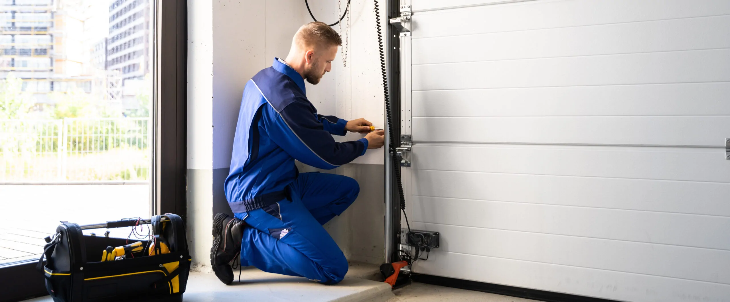 Garage Door Repairman in Fort Lauderdale